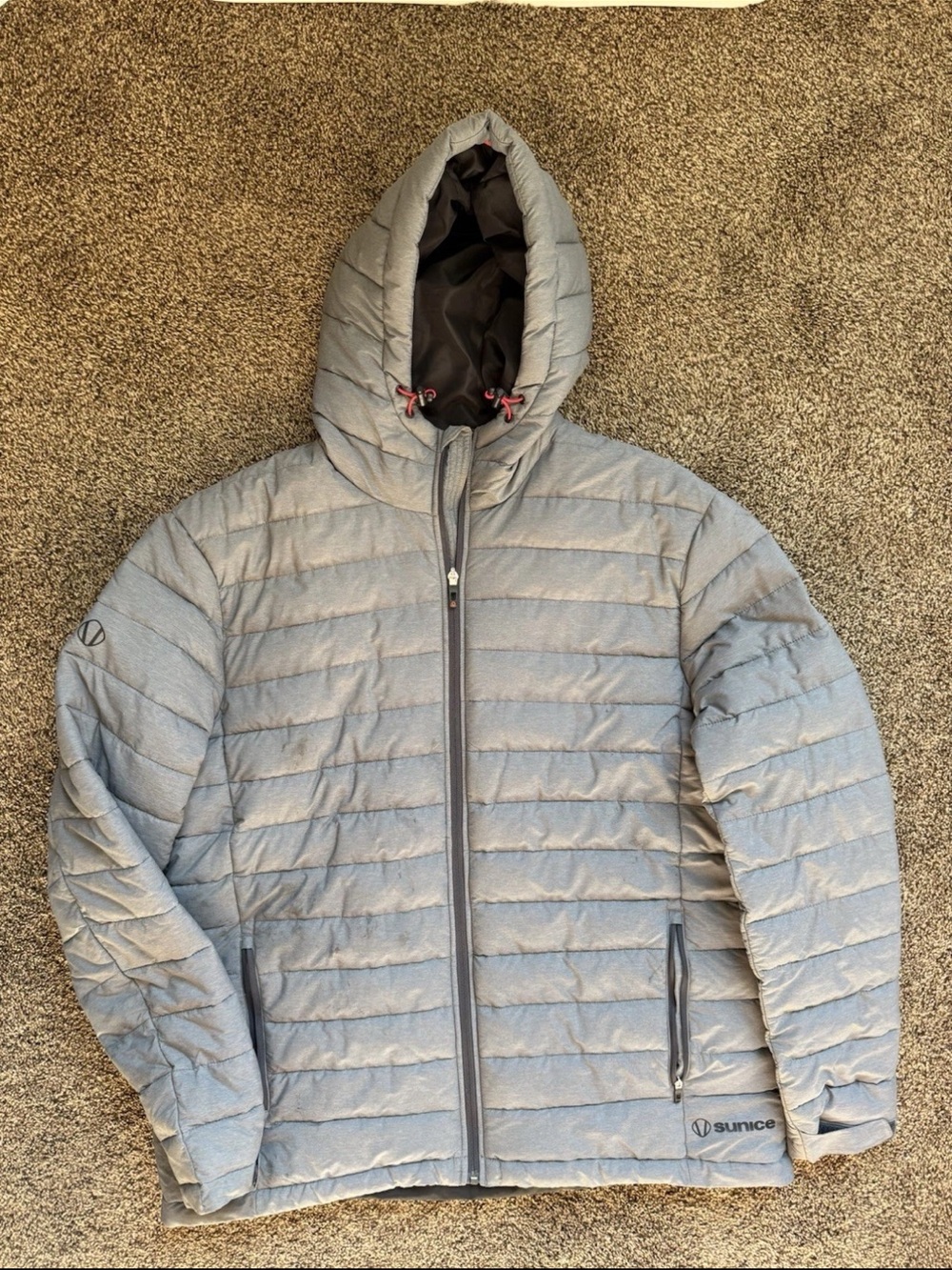 Sunice Erin Hills Logo Men's Light Gray Quilted Hooded Puffer Jacket